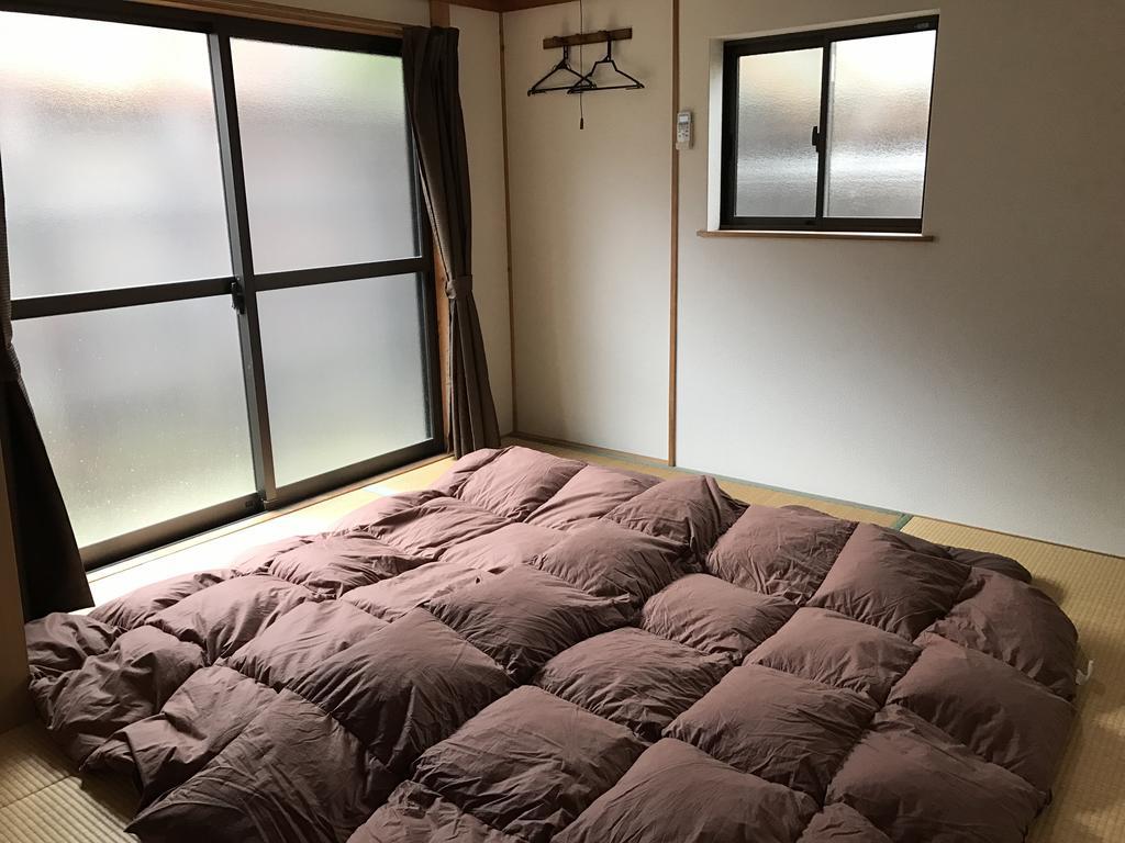 And Smiles Hostel Nara Bagian luar foto